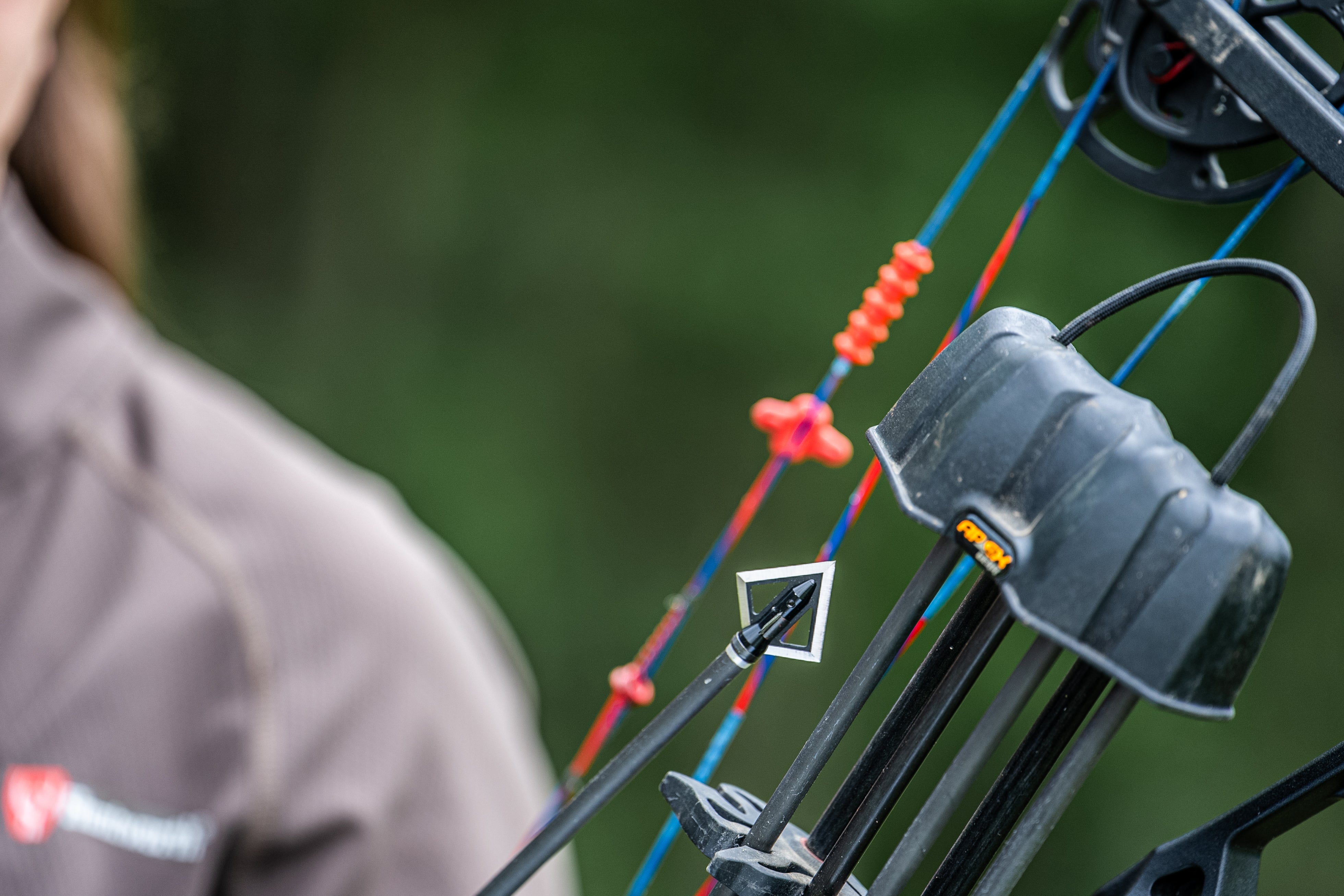 Black Hornet 4-Blade Broadhead 3-Pack | Magnus Black Hornet 4